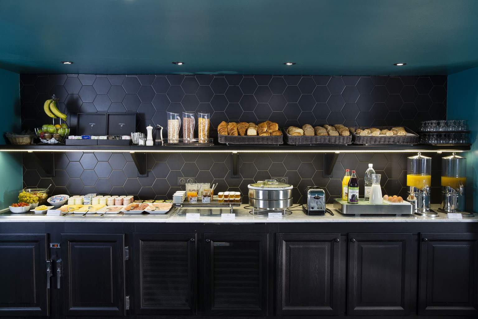 Salle de petit-déjeuner de l'hôtel Diana Dauphine hotel de charme strasbourg